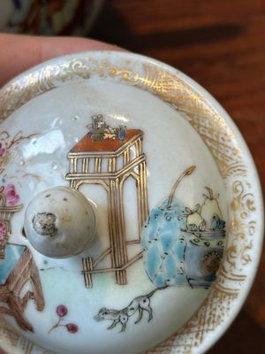 Een Chinese vergulde famille rose theepot, Yongzheng — foto 6