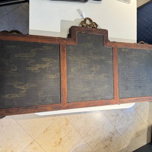Een Chinese vergulde, zwart-rood gelakte huali houten plaquette met 'Hui Su Xin 會素心', Kangxi merk en mogelijk periode — foto 25