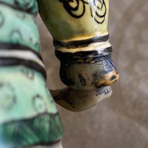 Een Chinese verte biscuit figuur van een Guandi, Kangxi — foto 15