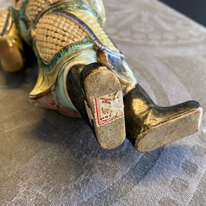 Een Chinese verte biscuit figuur van een Guandi, Kangxi — foto 23