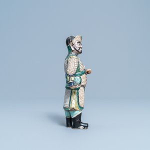 Een Chinese verte biscuit figuur van een Guandi, Kangxi — foto 5