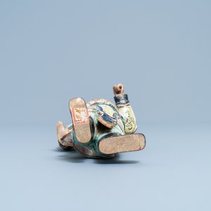 Een Chinese verte biscuit figuur van een Guandi, Kangxi — foto 7