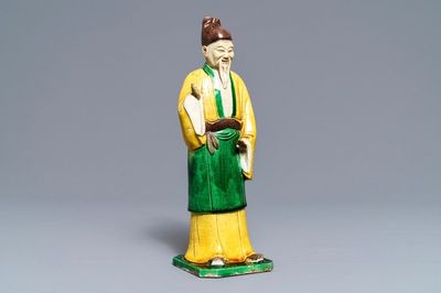 Een Chinese verte biscuit figuur van een wijze, Kangxi