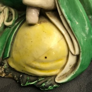 Een Chinese verte biscuit figuur van Yanluo, Kangxi — foto 18