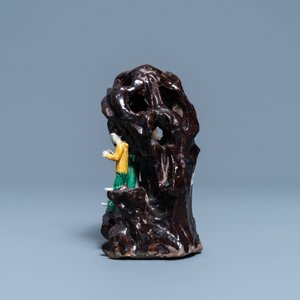 Een Chinese verte biscuit groep van figuren bij een grot, Kangxi — foto 3