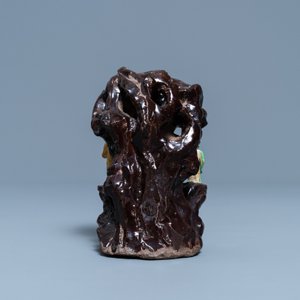 Een Chinese verte biscuit groep van figuren bij een grot, Kangxi — foto 4