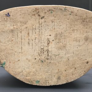 Een Chinese verte biscuit groep van Guanyin met kind op lotustroon, Kangxi — foto 15