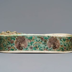 Een Chinese verte biscuit inktsteen met een draak en kraanvogels, Kangxi — foto 2