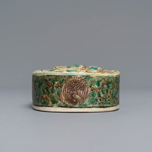 Een Chinese verte biscuit inktsteen met een draak en kraanvogels, Kangxi — foto 5