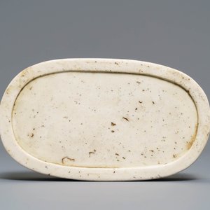 Een Chinese verte biscuit inktsteen met een draak en kraanvogels, Kangxi — foto 7