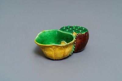 Een Chinese verte biscuit lotusvormige waterdruppelaar, Kangxi