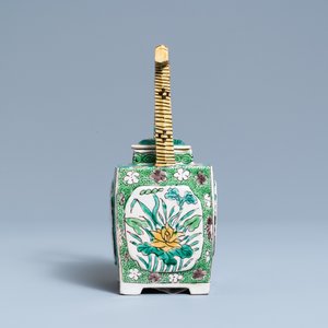Een Chinese verte biscuit theepot met deksel, Kangxi — foto 3