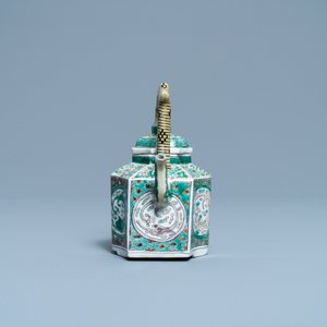 Een Chinese verte biscuit theepot met deksel, Kangxi — foto 5