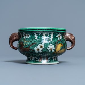 Een Chinese verte biscuit wierookbrander met 'vlammende paarden', Jiajing merk, 18/19e eeuw — foto 2