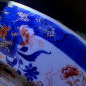 Een Chinese verte-imari 'Gouverneur Duff' schotel, Yongzheng — foto 3
