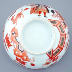 Een Chinese verte-Imari kom met decor van “Gouverneur Duff”, Yongzheng, ca. 1730 — foto 7