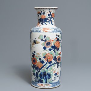 Een Chinese verte-Imari rouleau vaas met floraal decor, Kangxi — foto 1