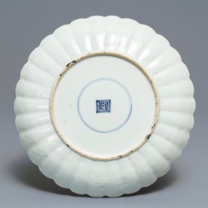 Een Chinese verte-Imari schotel met schelpdieren, Kangxi — foto 2