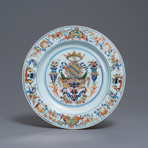 Een Chinese verte-Imari wapenschotel voor de Portugese markt met wapen van Ataide, ca. 1720 — foto 1