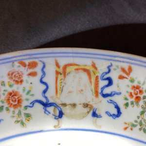 Een Chinese verte-Imari wapenschotel voor de Portugese markt met wapen van Ataide, ca. 1720 — foto 5
