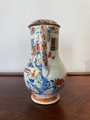 Een Chinese verte-Imari 'Xi Xiang Ji' dekselkan, Yongzheng — foto 4