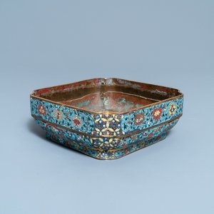 Een Chinese vierkante cloisonné kom, Ming — foto 1