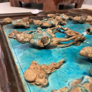 Een Chinese vierkante fahua plaquette met onsterfelijken in een houten tafelscherm gevat, Ming — foto 20