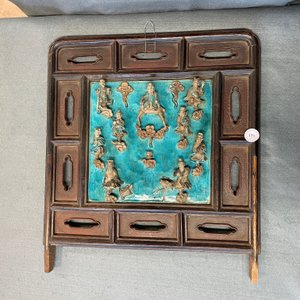 Een Chinese vierkante fahua plaquette met onsterfelijken in een houten tafelscherm gevat, Ming — foto 33