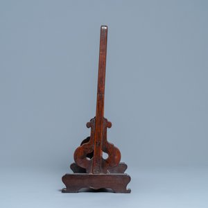 Een Chinese vierkante fahua 'Shou Lao' plaquette in een houten tafelscherm gevat, Ming — foto 2