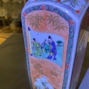 Een Chinese vierkante famille verte fles, Kangxi — foto 11