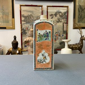 Een Chinese vierkante famille verte fles, Kangxi — foto 23