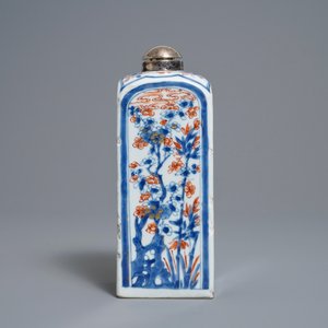 Een Chinese vierkante Imari-stijl fles met zilveren montuur, Kangxi — foto 2