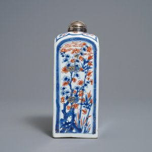Een Chinese vierkante Imari-stijl fles met zilveren montuur, Kangxi — foto 4