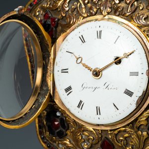 Een Chinese wandklok in verguld brons met halfedelstenen, Canton ateliers en George Prior, Londen, voor de Chinese markt, Qianlong — foto 15