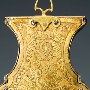 Een Chinese wandklok in verguld brons met halfedelstenen, Canton ateliers en George Prior, Londen, voor de Chinese markt, Qianlong — foto 17