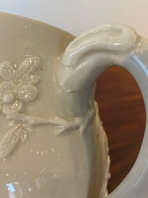 Een Chinese wit geglazuurde theepot, gesigneerd Yi Gong 逸公, 18/19e eeuw — foto 12
