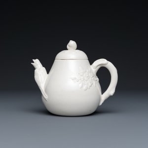Een Chinese wit geglazuurde theepot, gesigneerd Yi Gong 逸公, 18/19e eeuw — foto 2
