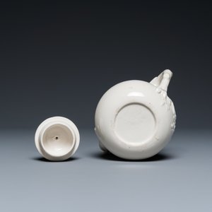 Een Chinese wit geglazuurde theepot, gesigneerd Yi Gong 逸公, 18/19e eeuw — foto 7