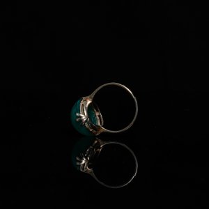 Een Chinese wit-gouden ring met jade ingezet, 19/20e eeuw — foto 4