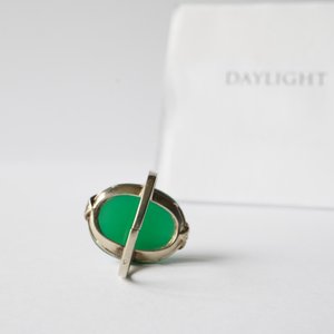 Een Chinese wit-gouden ring met jade ingezet, 19/20e eeuw — foto 7