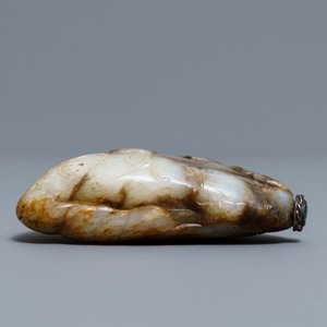 Een Chinese wit-grijze en roestkleurige jade snuiffles, 19/20e eeuw — foto 6