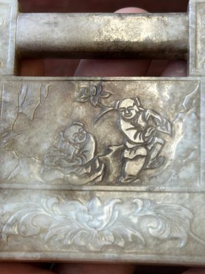 Een Chinese witte en roodbruine jade slotvormige plaquette met opschrift 'Huan Tian Xi Di 歡天喜地', Qing — foto 5