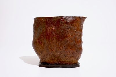 Een Chinese wortelhouten penselenpot, 19/20e eeuw