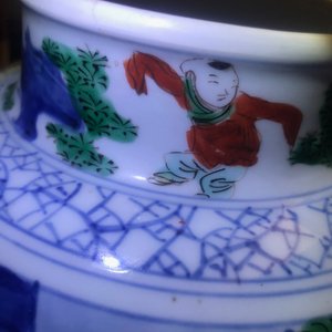 Een Chinese wucai '100 jongens' balustervaas, Transitie periode — foto 11
