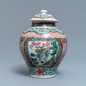 Een Chinese wucai dekselvaas met decor van mythische dieren, Transitie periode — foto 3