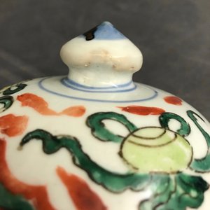 Een Chinese wucai dekselvaas met decor van mythische dieren, Transitie periode — foto 9