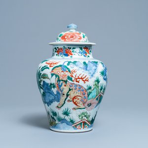 Een Chinese wucai dekselvaas met mythische dieren, Transitie periode — foto 1