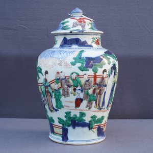 Een Chinese wucai dekselvaas met spelende jongens, Transitie periode — foto 8