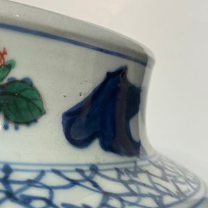 Een Chinese wucai dekselvaas met spelende jongens, Transitie periode — foto 13