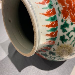 Een Chinese wucai dekselvaas, Transitie periode — foto 13